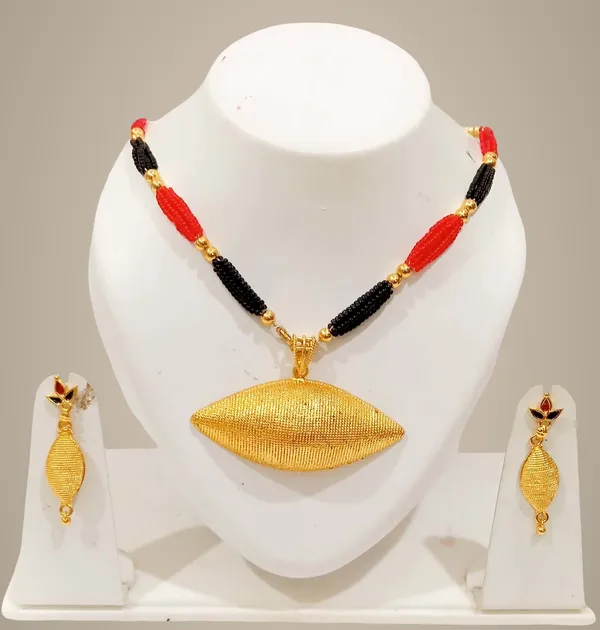 Assamese_Traditional_Gold_Plated_Red_Black_Colour_Tassel_Jewellery_Set_For_Women