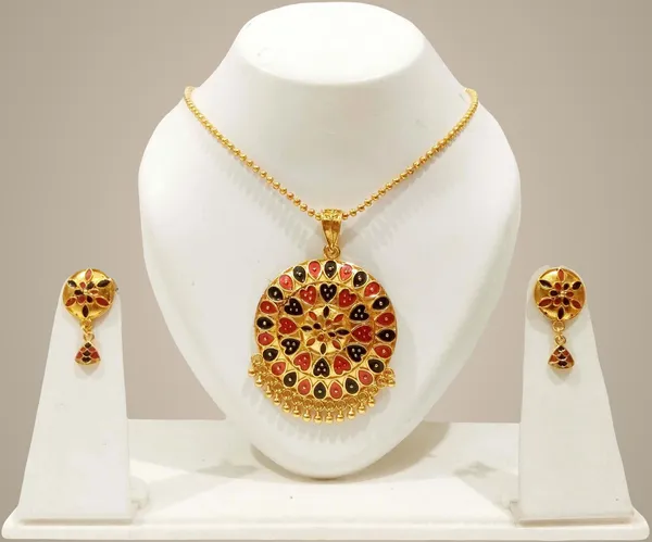 Assamese_Traditional_Gold_Plated_Red_Black_Colour_Japi_Chain_Jewellery_Set_For_Women