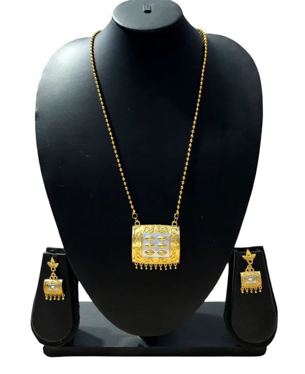 Assamese_Traditional_Gold-Silver_Biscuit_With_Ball_Chain_Bm