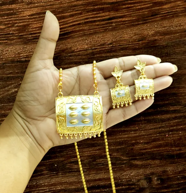 Assamese_Traditional_Gold-Silver_Biscuit_With_Ball_Chain_Bm