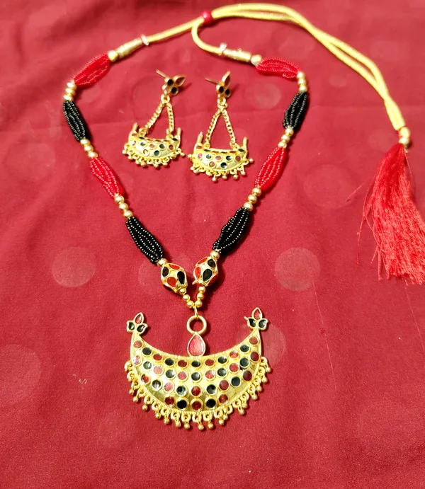 Assamese_Traditional_Red_Black_Meenakari_Junbiri_Ball_Tassel_Set