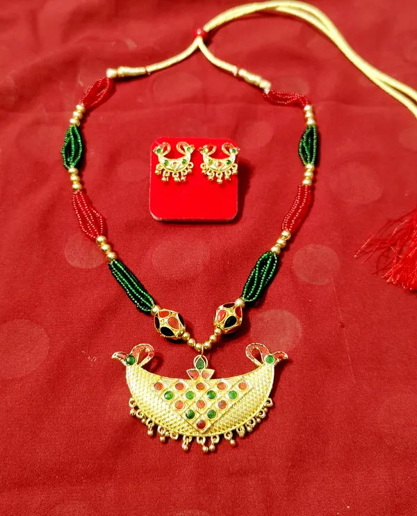 Copper_Based_Assamese_Traditional_Red_Green_Junbiri_Ball_Tassel_Jewellery_Set