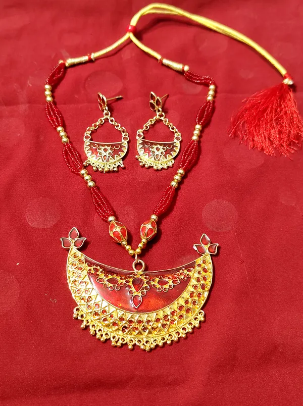 Assamese_Traditional_Red_Meenakari_Junbiri_Ball_Tassel_Set