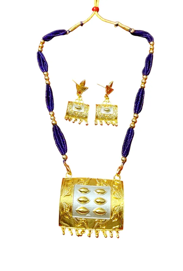 Assamese_Traditional_Gold-Silver_Biscuit_With_Kd_Blue_Tassel_Bm