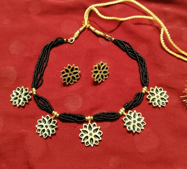 Copper_Based_Assamese_Traditional_Black_Meenakari_Thuria_Golpata_Bm