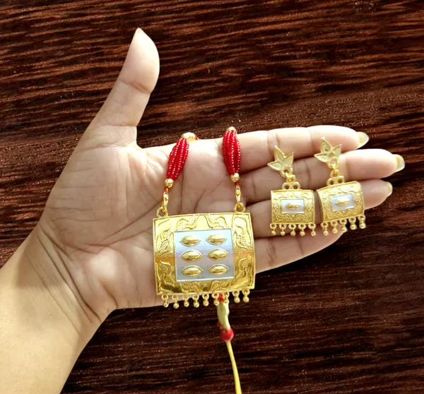 Assamese_Traditional_Gold_-Silver_Red_Biscuit_With_Kd_Red_Tassel_Bm