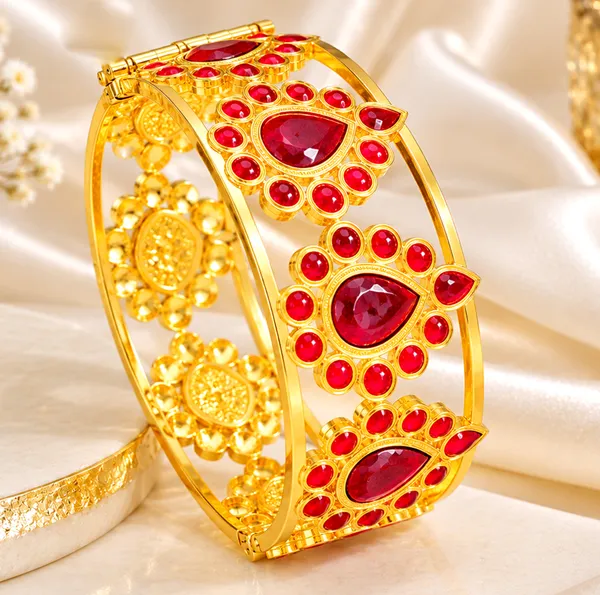 Assamese_Traditonal_Copper__Based_Gold-Plated_Red__Meenakari_Dugdugi_Bangle__(Pack_Of_1)