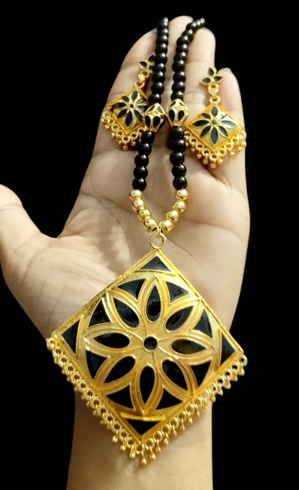 Assamese_Traditional_Black_Ball_Moni_Tassel_Jewellery_Set