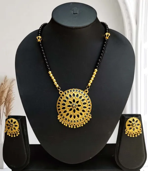 Assamese_Traditional_Black_Japi_Ball_Moni_Tassel_Jewellery_Set