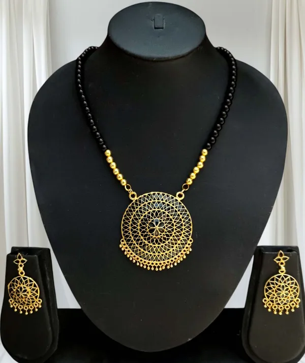 Assamese_Traditional_Black_Japi_Moni_Tassel_Jewellery_Set