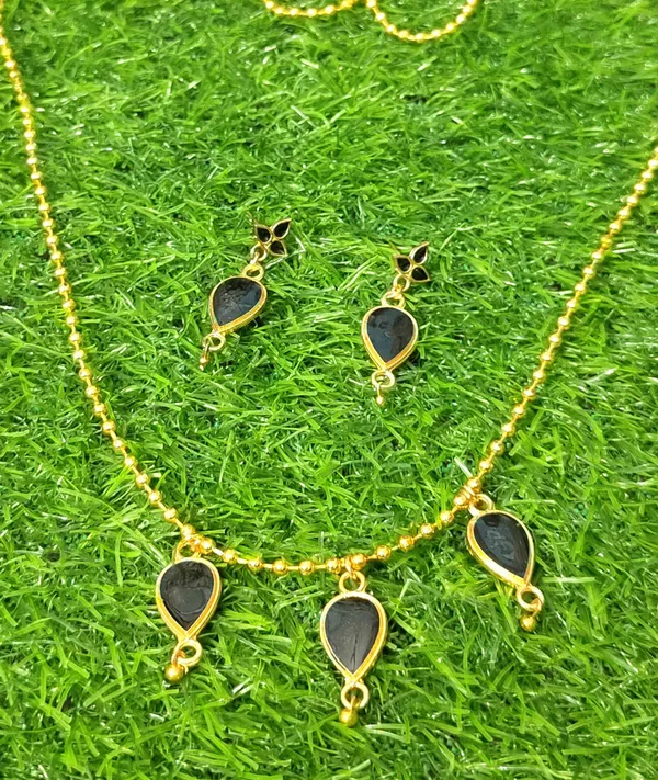 Assamese_Traditional_Black_Meenakari_Golpata_3_Locket_Chain_Jewellery_Set