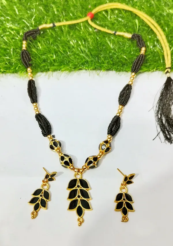 Assamese_Traditional_Black_Patti_4Monimala_Tassel_Jewellery_Set