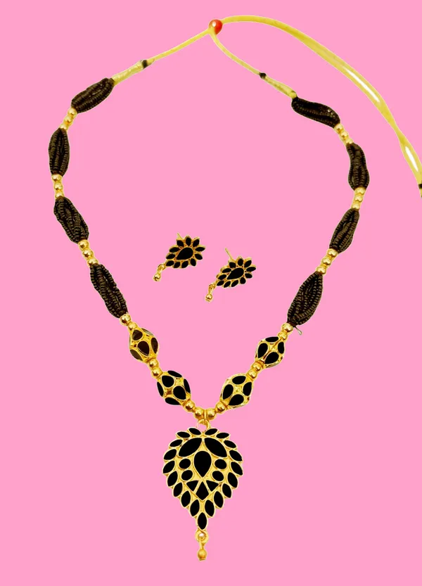 Assamese_Traditional_Black_Meenakari_Dugdugi_4_Ball_Monimala_Tassel_Jewellery_Set