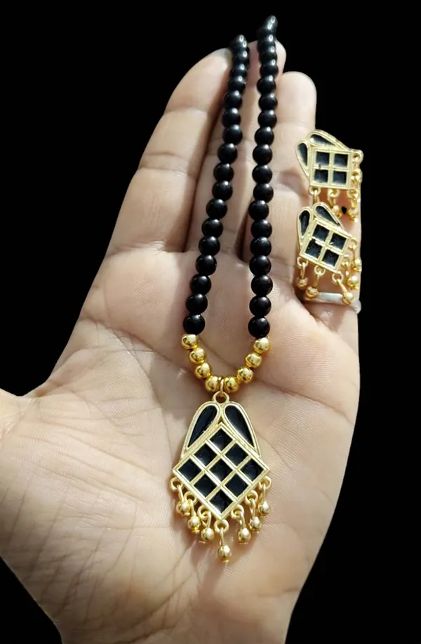 Assamese_Traditional_Black_Square_Mini_Tassel_Jewellery_Set