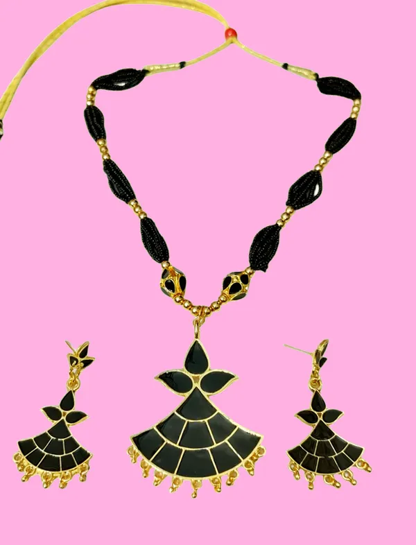 Assamese_Traditional_Black_Locket_Ball_Jewellery_Set