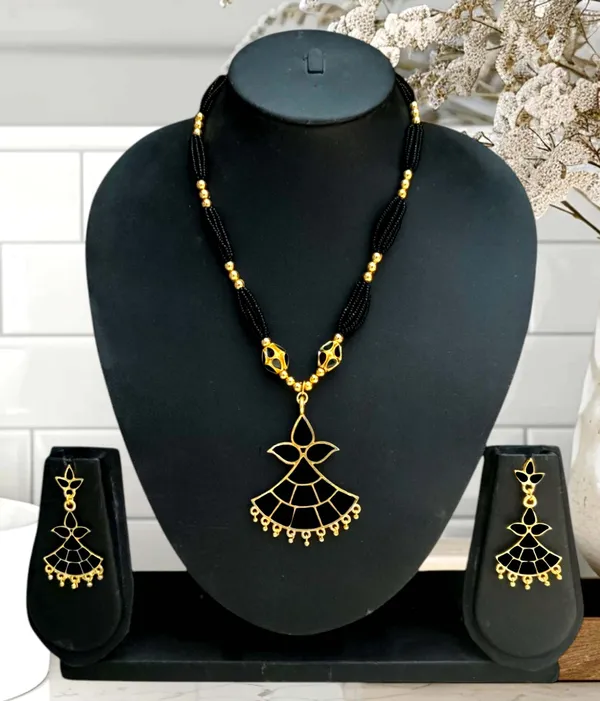 Assamese_Traditional_Black_Locket_Ball_Jewellery_Set