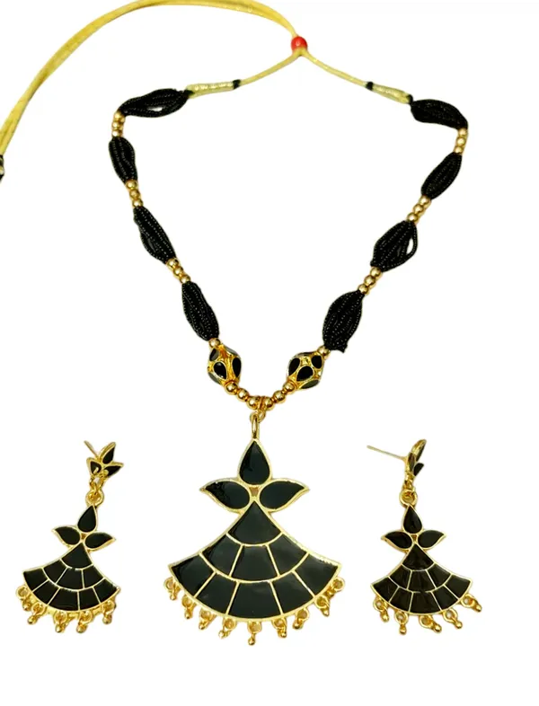 Assamese_Traditional_Black_Locket_Ball_Jewellery_Set