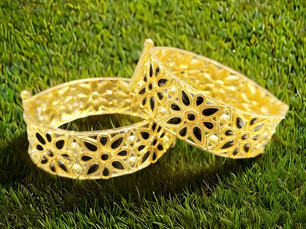 Assamese_Traditional_Copper_Based_Black_Meenakari_Bangle_Set