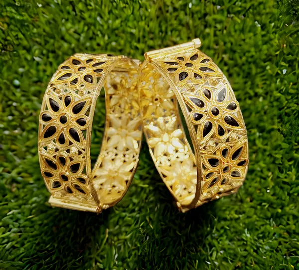 Assamese_Traditional_Copper_Based_Black_Meenakari_Bangle_Set