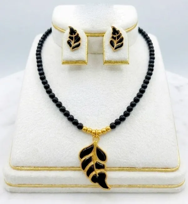BG_GOLD_Assamese_Traditional_Copper_Based_Black_Patti_Moni_Tassel_Jewellery_Set