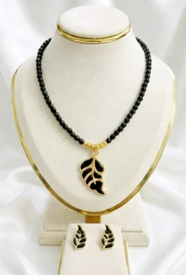 BG_GOLD_Assamese_Traditional_Copper_Based_Black_Patti_Moni_Tassel_Jewellery_Set