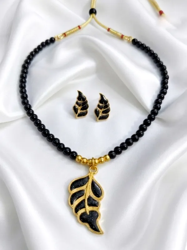 BG_GOLD_Assamese_Traditional_Copper_Based_Black_Patti_Moni_Tassel_Jewellery_Set