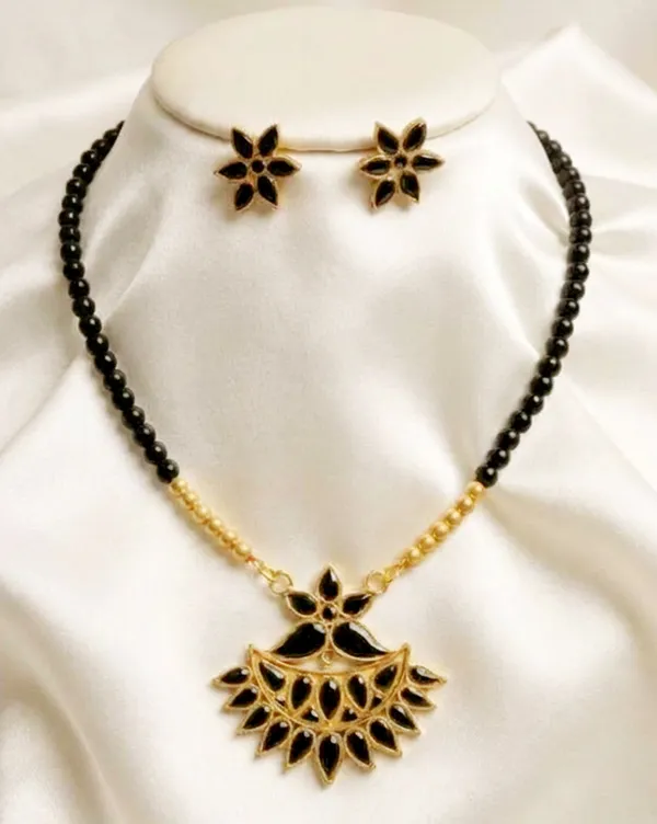 BG_GOLD_Assamese_Traditional_Copper_Based_Black__Flower_Set_With_Moni_Tassel_Jewellery_Set