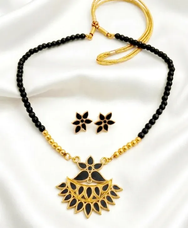 BG_GOLD_Assamese_Traditional_Copper_Based_Black__Flower_Set_With_Moni_Tassel_Jewellery_Set