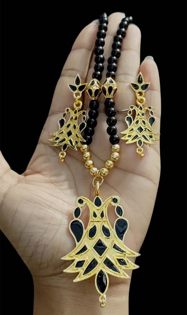 Assamese_Traditional_Copper_Based_Black_Meenakari_Henpata_Jewellery_Set