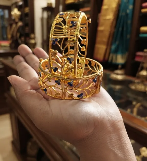 BG_GOLD_Assamese_Traditional_Copper_Based_Blue-White_Stone_Bangle_Set
