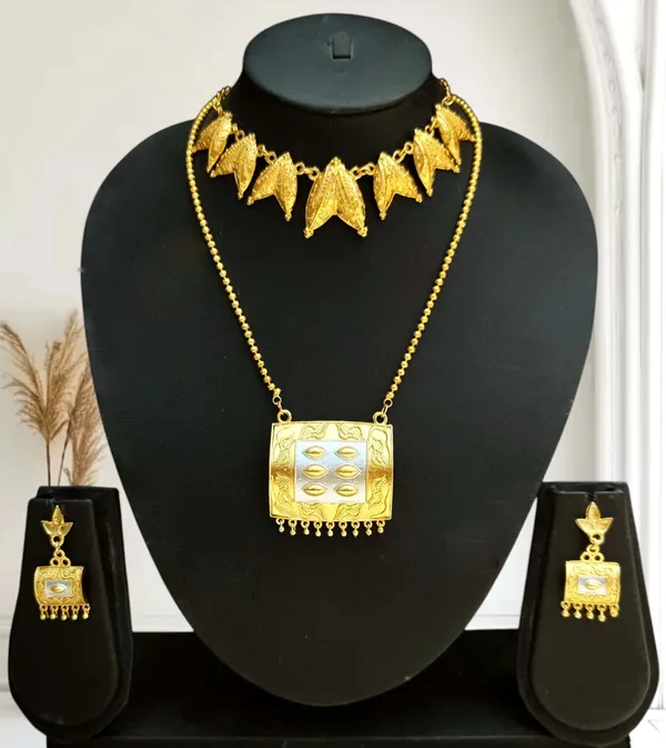 Assamese_Traditional_Copper_Based_Gold-Silver_Biscuit_Combo_Set