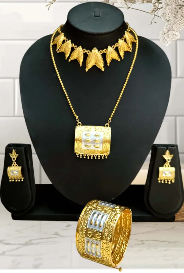 Assamese_Traditional_Copper_Based_Gold-Silver_Biscuit_Combo_Set
