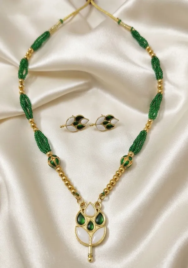 BG_GOLD_Assamese_Traditional_Copper_Based_Green-White_Patti_Monimala_Tassel__Jewellery_Set