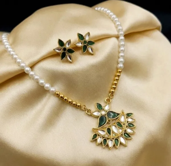 BG_GOLD_Assamese_Traditional_Copper_Based_Green-White__Flower_Set_With_Moni_Tassel_Jewellery_Set