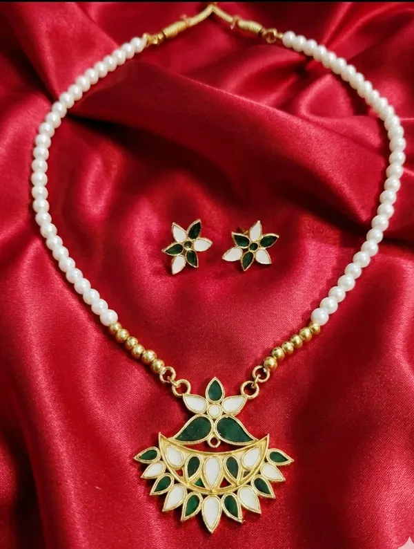 BG_GOLD_Assamese_Traditional_Copper_Based_Green-White__Flower_Set_With_Moni_Tassel_Jewellery_Set