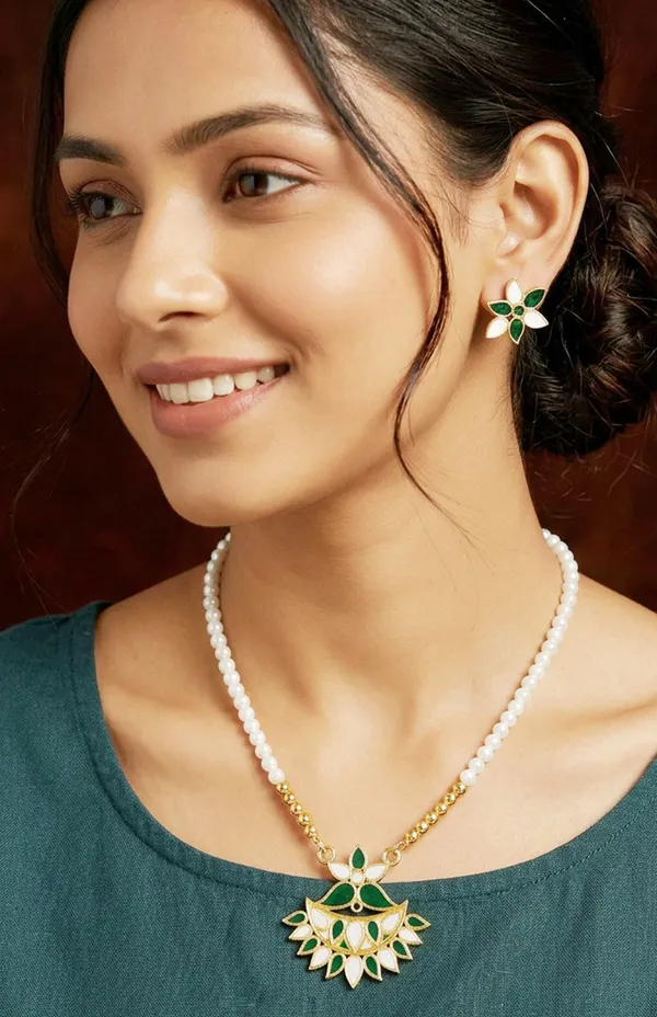 BG_GOLD_Assamese_Traditional_Copper_Based_Green-White__Flower_Set_With_Moni_Tassel_Jewellery_Set