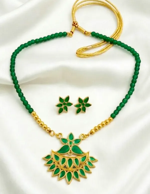 BG_GOLD_Assamese_Traditional_Copper_Based_Green__Flower_Set_With_Moni_Tassel_Jewellery_Set