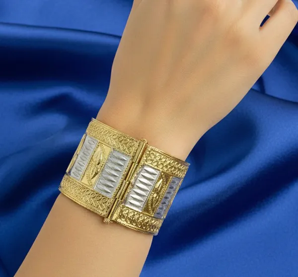 BG_GOLD_Assamese_Traditional_Copper_Based_Muthi_kharu/_Bangle_Set