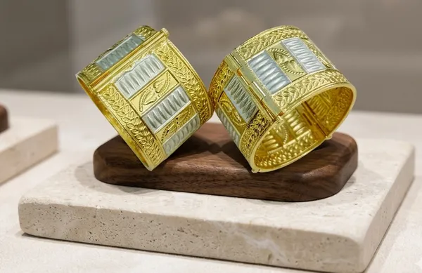 BG_GOLD_Assamese_Traditional_Copper_Based_Muthi_kharu/_Bangle_Set