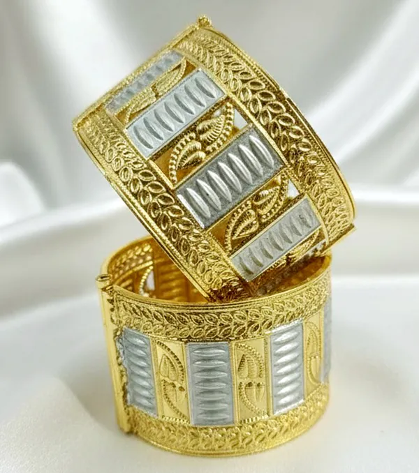 BG_GOLD_Assamese_Traditional_Copper_Based_Muthi_kharu/_Bangle_Set