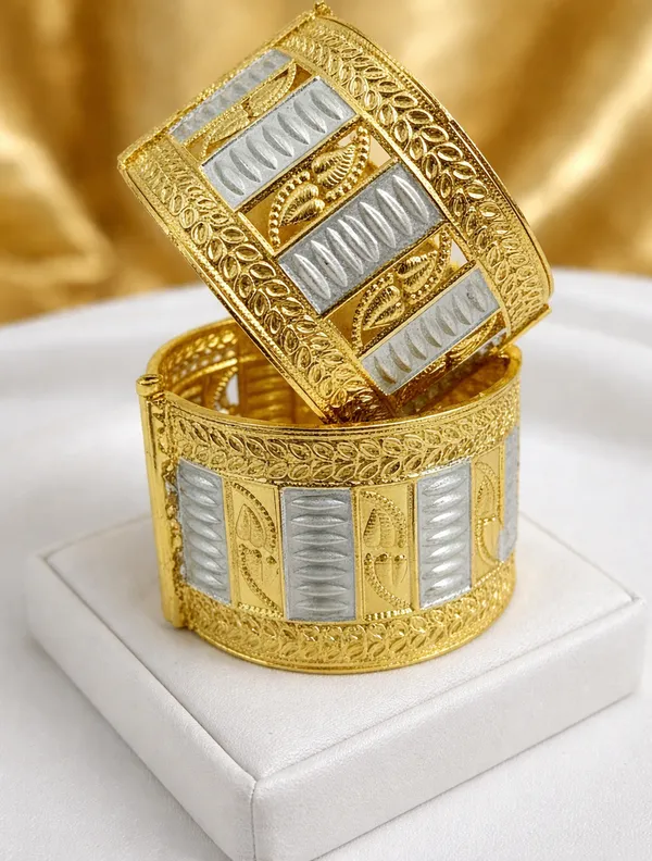 BG_GOLD_Assamese_Traditional_Copper_Based_Muthi_kharu/_Bangle_Set