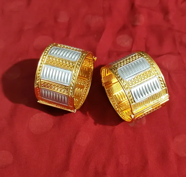 BG_GOLD_Assamese_Traditional_Copper_Based_Muthi_kharu_/Bangle_Set