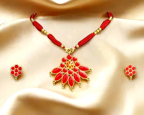 Assamese_Traditional_Copper_Based_Red_Meenakari_Locket_Tassel_Jewellery_Set