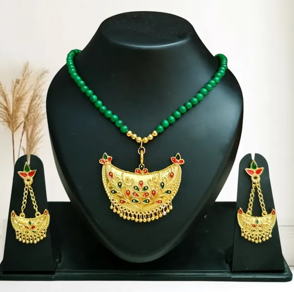 Assamese_Traditional_Copper_Based_Red_Green_Junbiri_Moni_Tassel_Jewellery_Set