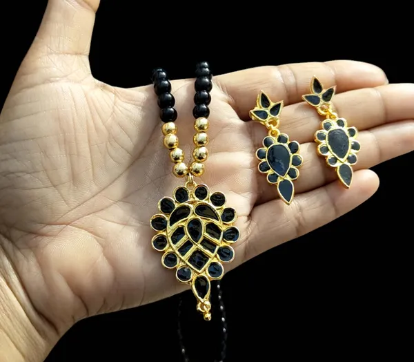 Assamese_Traditional_Copper_Based_Black_Dugdugi_Moni_Tassel_Jewellery_Set