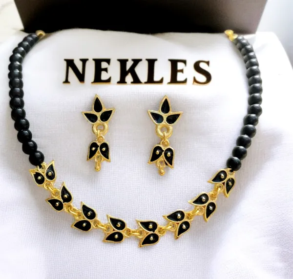 Assamese_Traditional_Copper_Based_Black_Leaf_Design_With_Golden_Ball_Golpata_Jewellery_Set