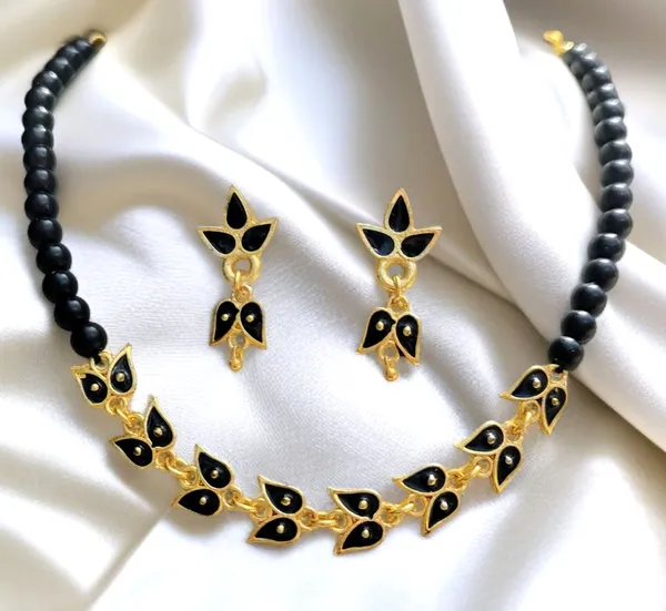 Assamese_Traditional_Copper_Based_Black_Leaf_Design_With_Golden_Ball_Golpata_Jewellery_Set