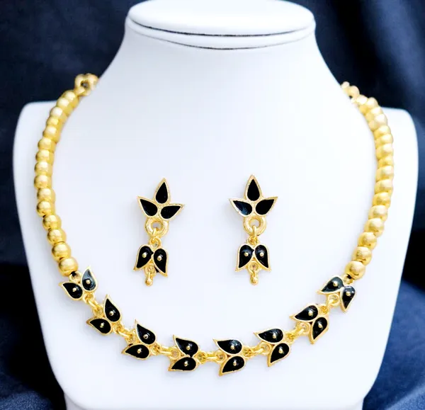 Assamese_Traditional_Copper_Based_Black_Leaf_Design_With_Golden_Ball_Golpata_Jewellery_Set