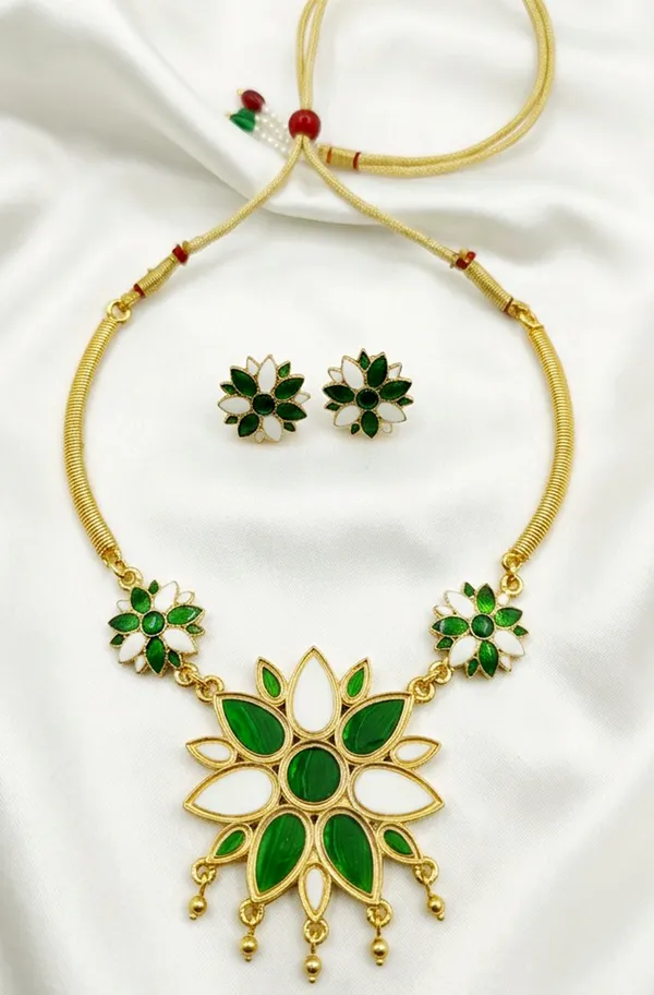 BG_GOLD_Assamese_Traditional_Copper_Based__Green_-_white_Ful_Pipe_Jewellery_Set
