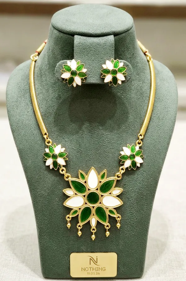 BG_GOLD_Assamese_Traditional_Copper_Based__Green_-_white_Ful_Pipe_Jewellery_Set